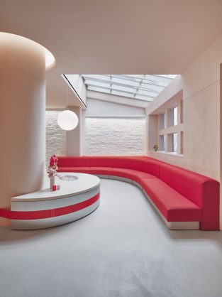 GL-GlossierSoho-2023-SeanDavidson-SohoRetail-11 (1)